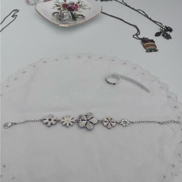 Purple flower bracelet - Picture 2 of 2